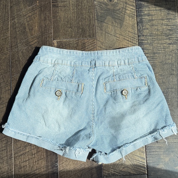 Kensie Light Blue Pinstripe Cuffed Button-Front Shorts - Picture 3 of 3